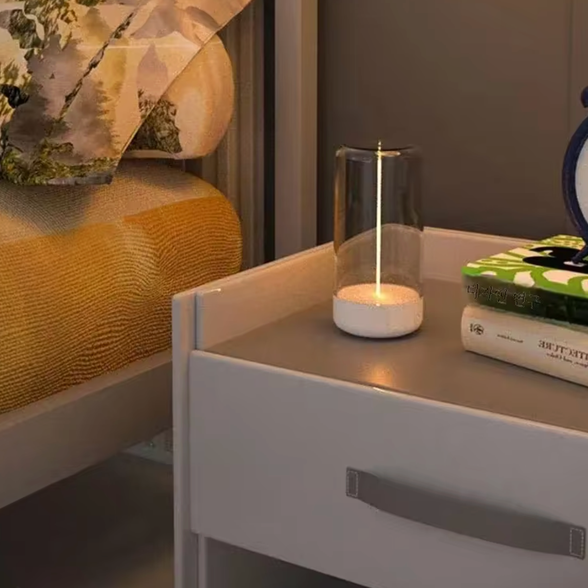 Quantum Wire Magnetic Wireless Table Lamp (Type-C Rechargeable)