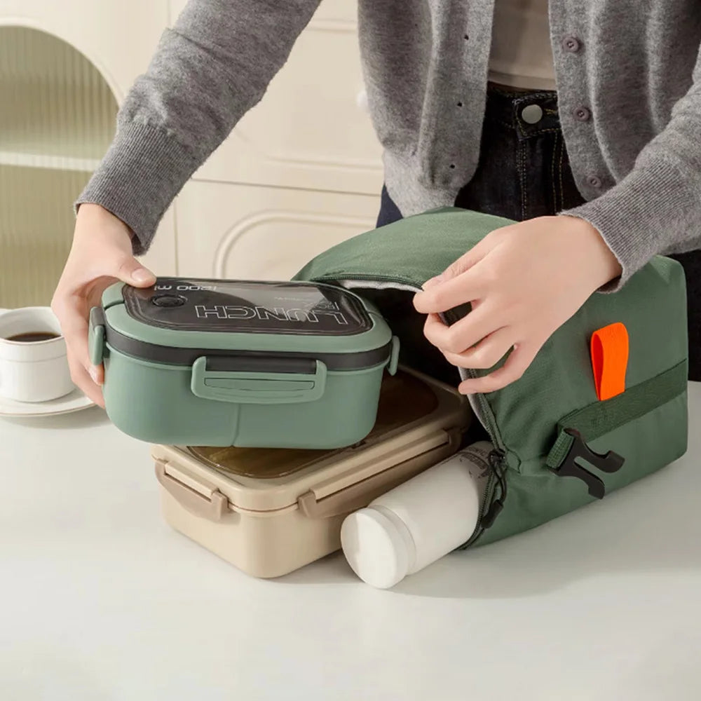 The Dual-Insulated Bento Tote Keeps Hot & Cold
